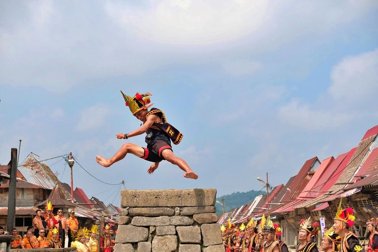 Sejarah Dan Makna Ritual Batu Lonat Dalam Budaya Suku Nias