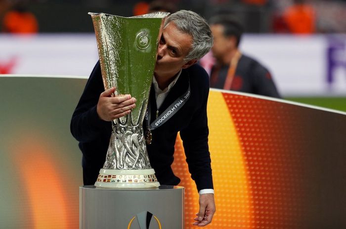 Jose Mourinho Ajukan Permintaan Pertama Ke Fenerbahce