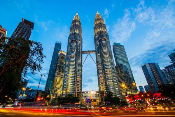 Menara Kembar Petronas Ikon Kemegahan Malaysia