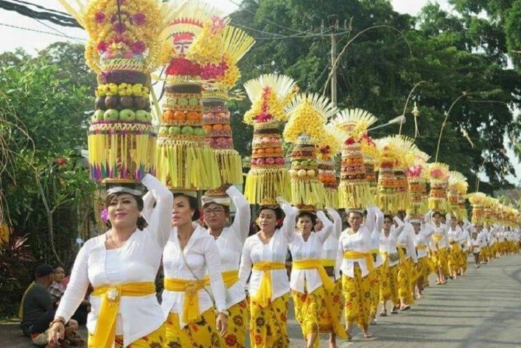 Tradisi Ngayah Sebagai Wujud Bakti Kepada Para Dewa