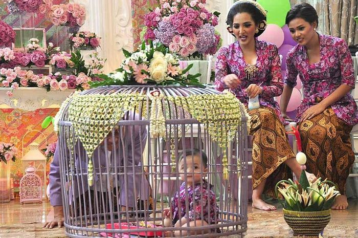 Tradisi Tedak Siten Sebuah Upacara Pemberian Nama Bayi