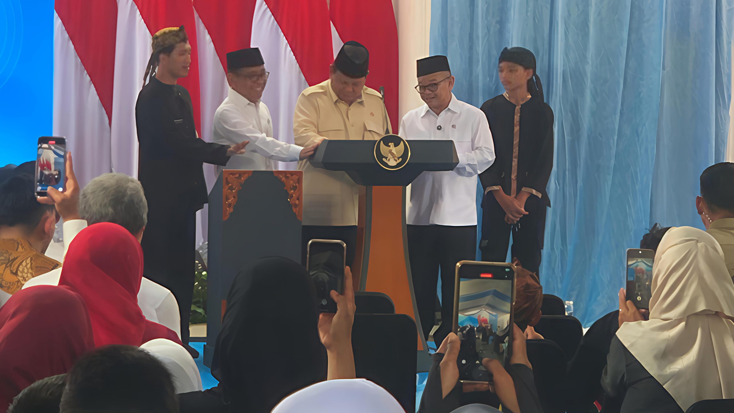 Momen Hardiknas 2025, Prabowo Luncurkan Program Bantuan