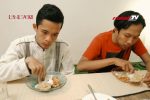 Makan Dengan Tangan Kanan