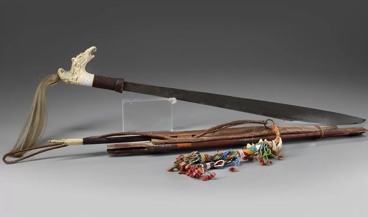 Pedang Tradisional Mandau: Simbol Keberanian Dan Identitas