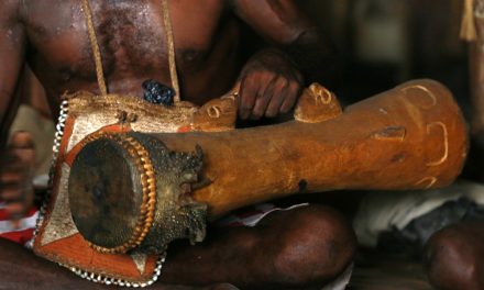 Alat Musik Tifa Warisan Khas Budaya Asal Wilayah Papua