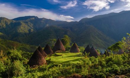 Desa Wae Rebo, Keajaiban Tradisi di Puncak Manggarai
