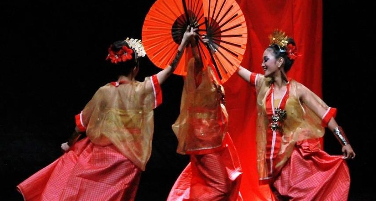 Tarian Pakarena Penuh Penghormatan Berasal Dari Gowa