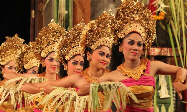 Tarian Pendet Keindahan Dan Makna Dalam Seni Tari Bali