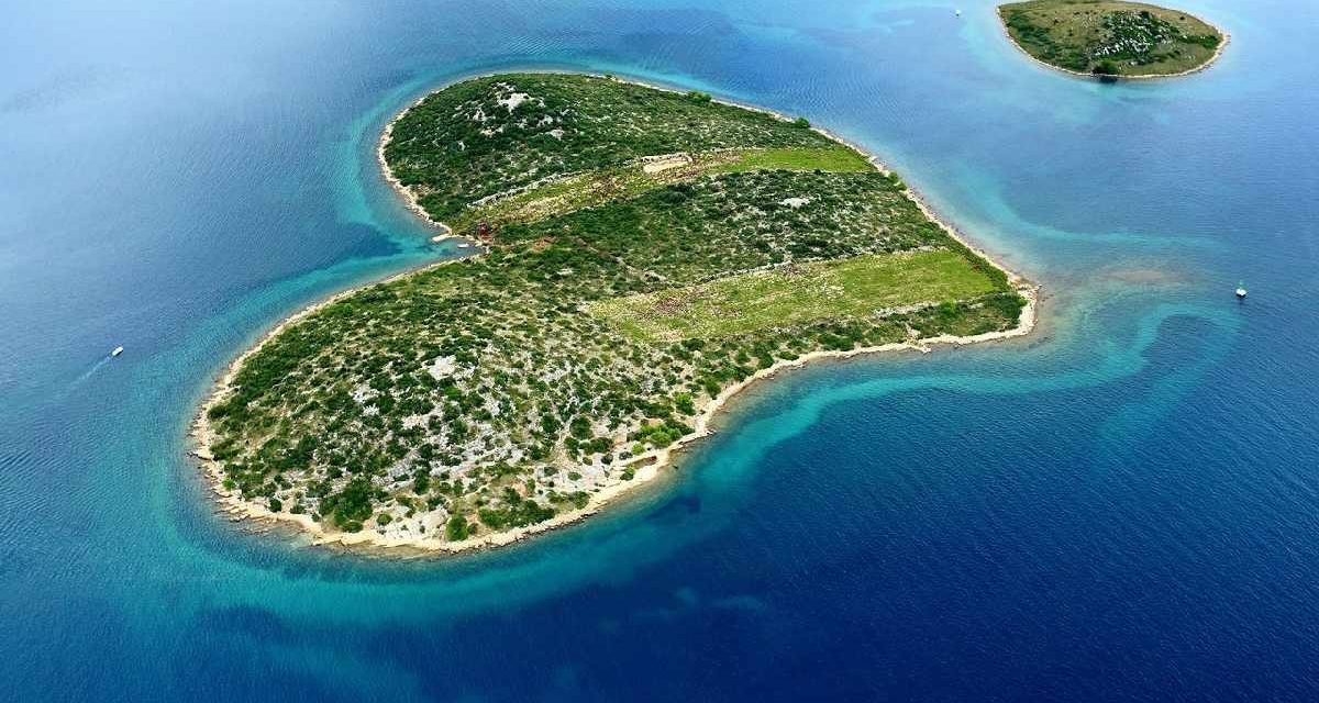 Pulau Galesnjak Tempat Romantis Yang Mirip Dengan Simbol Hati