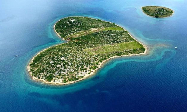 Pulau Galesnjak Tempat Romantis Yang Mirip Dengan Simbol Hati