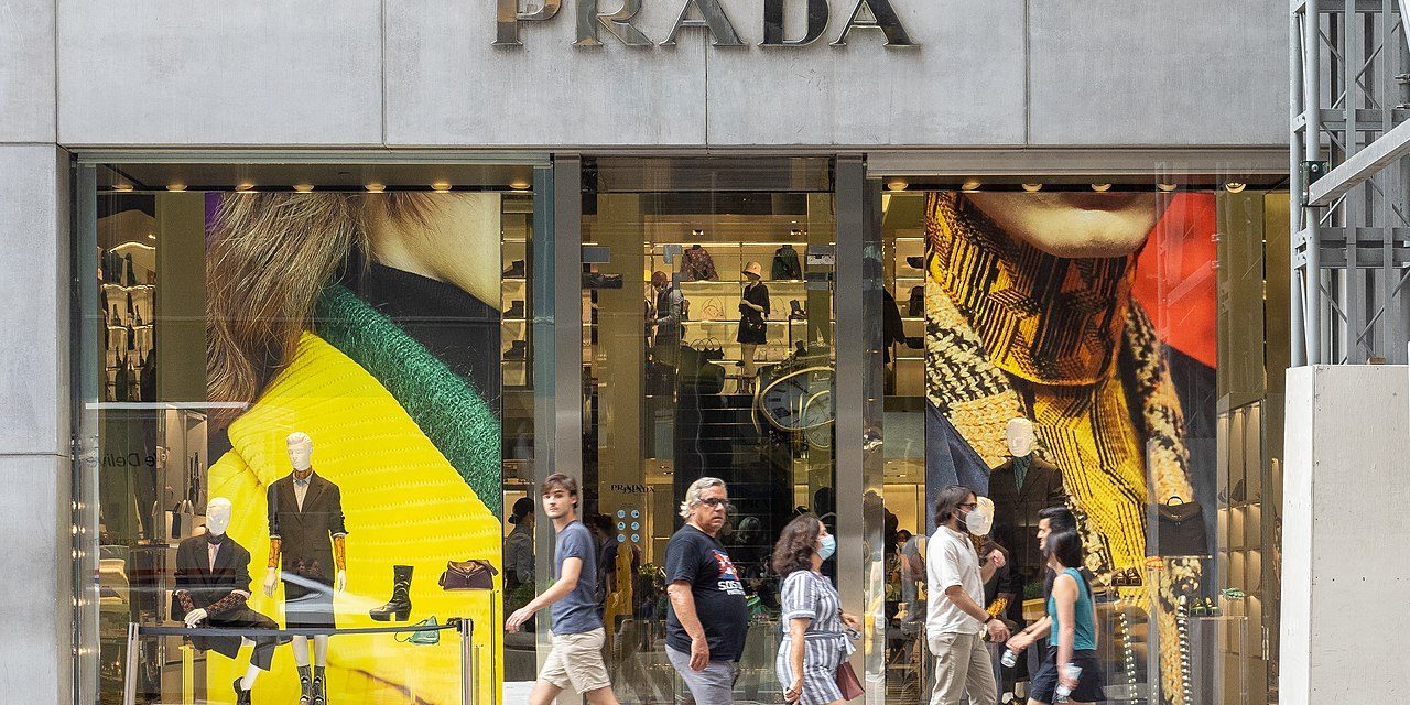 Brand Prada, Simbol Inovasi Dan Keanggunan Di Dunia Fashion