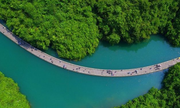 Jembatan Shiziguan, Keindahan Alam Dan Jalan Terapung Ikonik