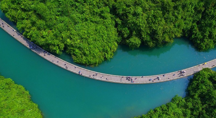 Jembatan Shiziguan, Keindahan Alam Dan Jalan Terapung Ikonik