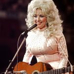 Penyanyi Dolly Parton Pencipta Lagu Hebat Yang Tak Tergantikan