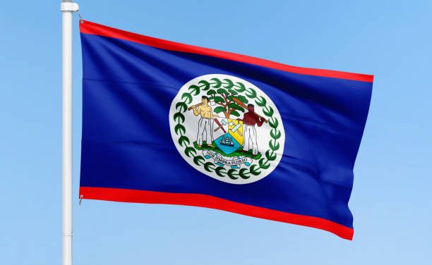 Fakta Unik Bendera Belize Menampilkan Gambar Dua Manusia