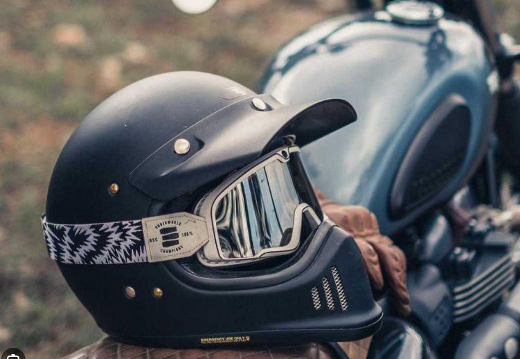 Helm Retro