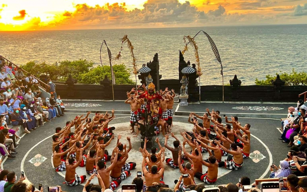 Tarian Tradisional Kecak Dari Pulau Bali Yang Populer