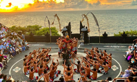 Tarian Tradisional Kecak Dari Pulau Bali Yang Populer