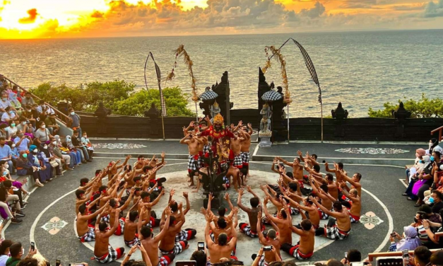 Tarian Tradisional Kecak Dari Pulau Bali Yang Populer